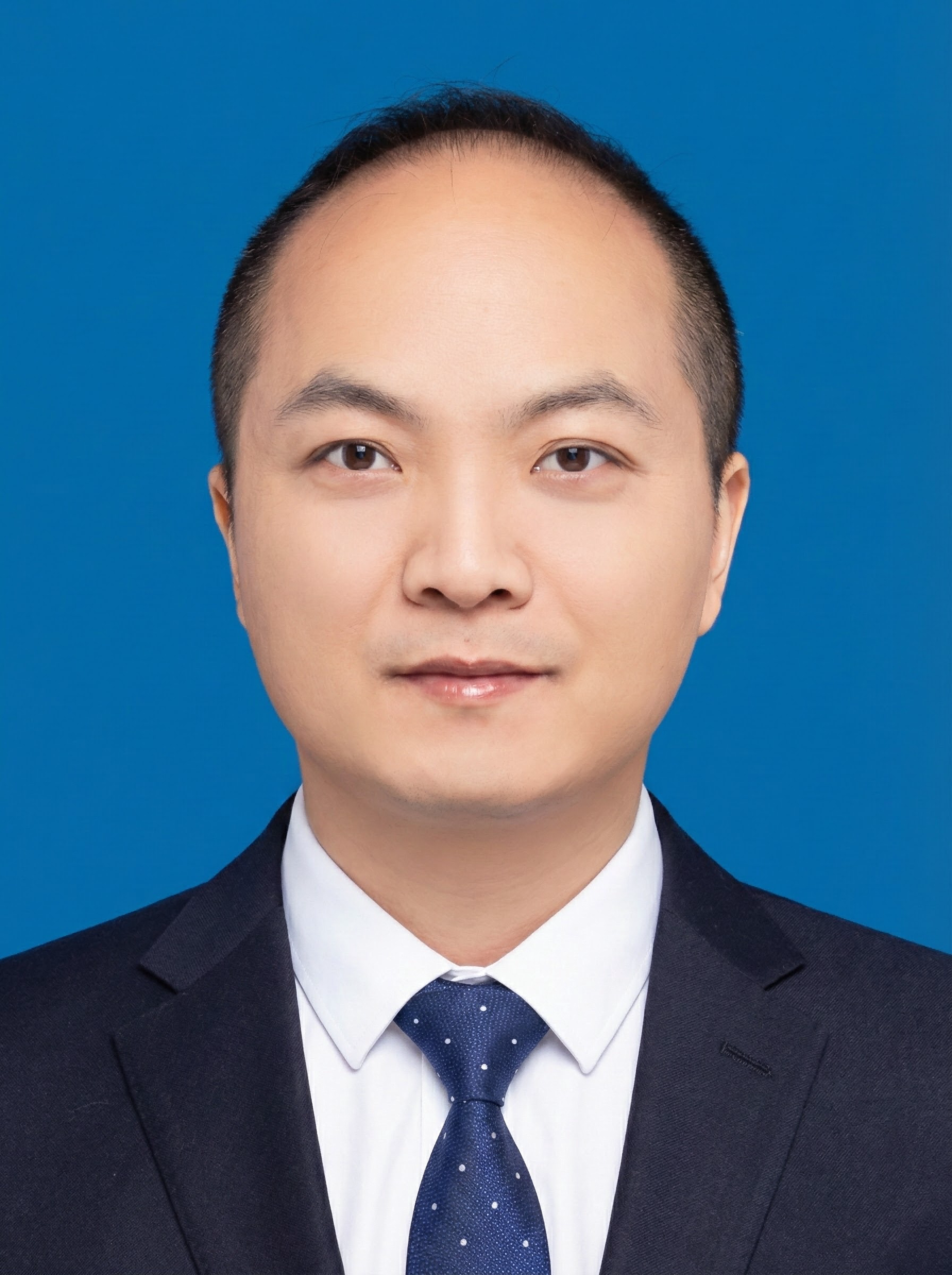 张中亚证件照蓝底.png